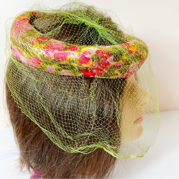 Vintage fascinator hat, mid century netted hat with tag - Picture 6 of 9